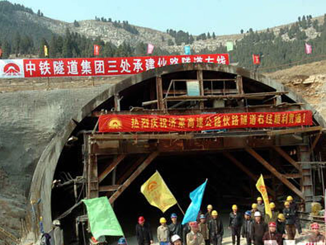 濟(jì)青高速公路